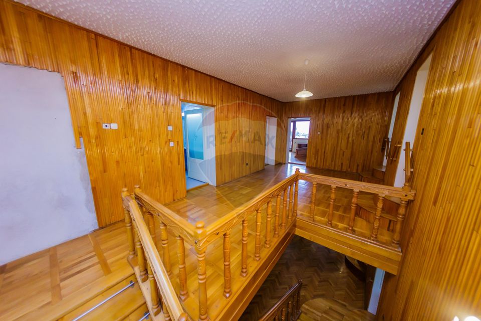 Casă de închiriat lângă parc – potrivită pentru centru / birouri