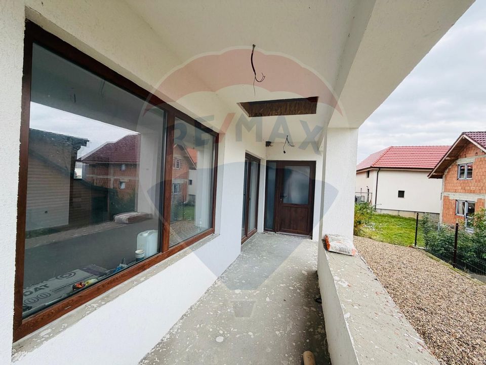 Casă / Vilă cu 4 camere de vânzare