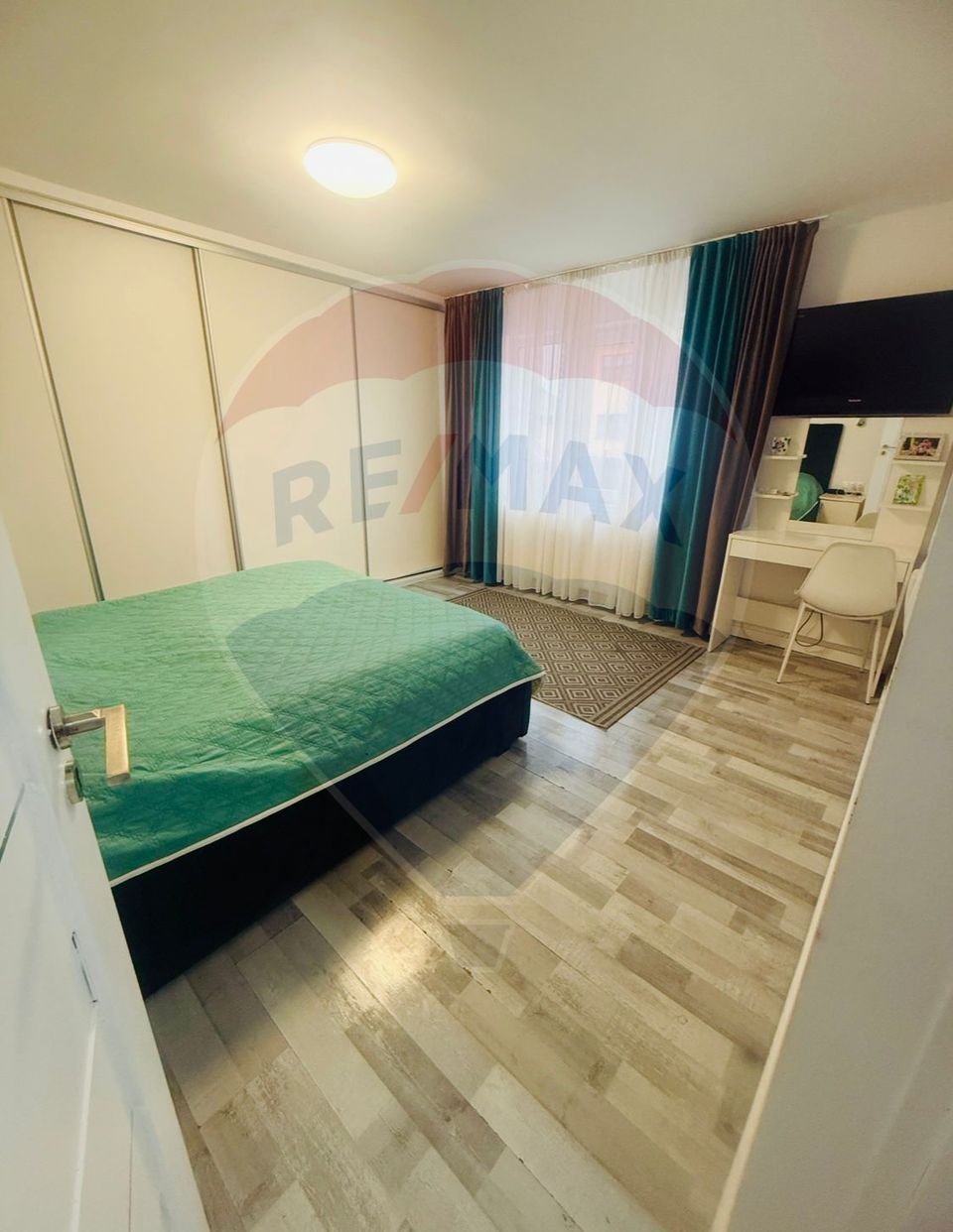 6 room House / Villa for sale, Est area