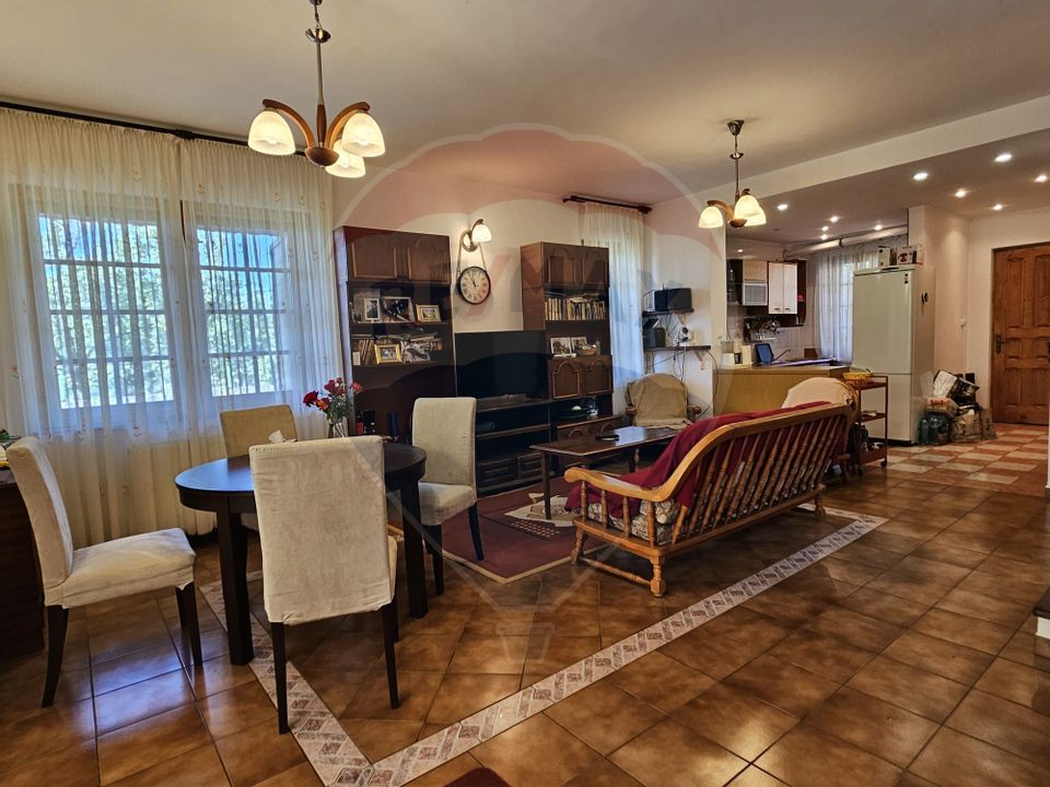 6 room House / Villa for sale