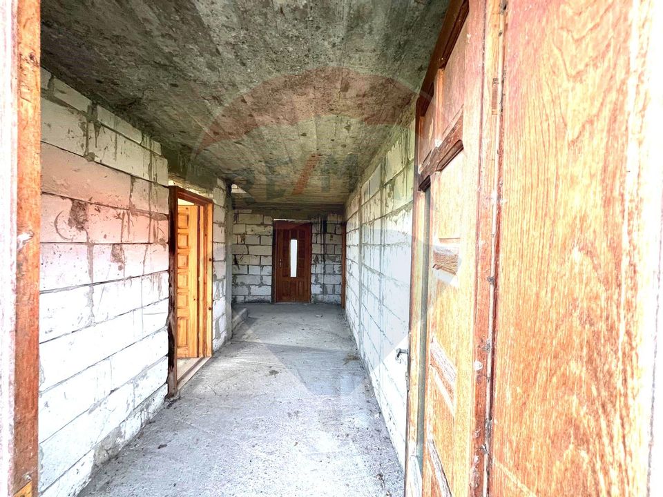 Casă / Vilă cu 6 camere de vânzare în BUHUȘI Județul BACĂU