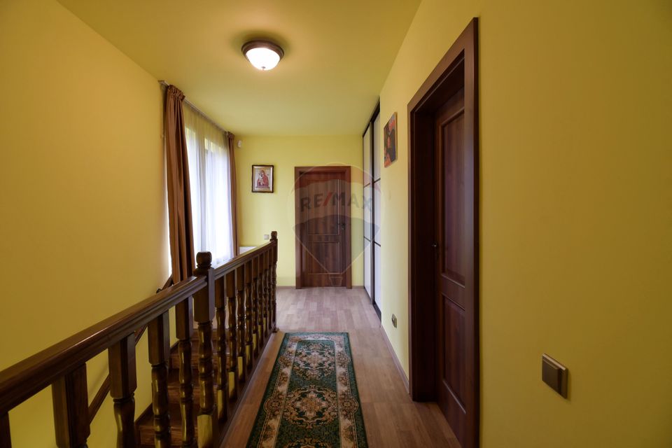 Casa cu 5 camere de inchiriat, zona Becas