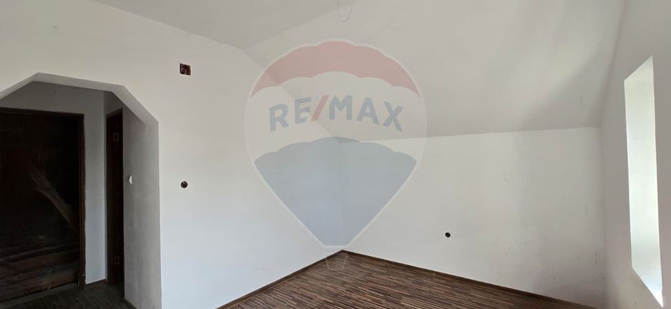 Casă la gri P+M cu anexă – oportunitate unică în Chișineu-Criș!