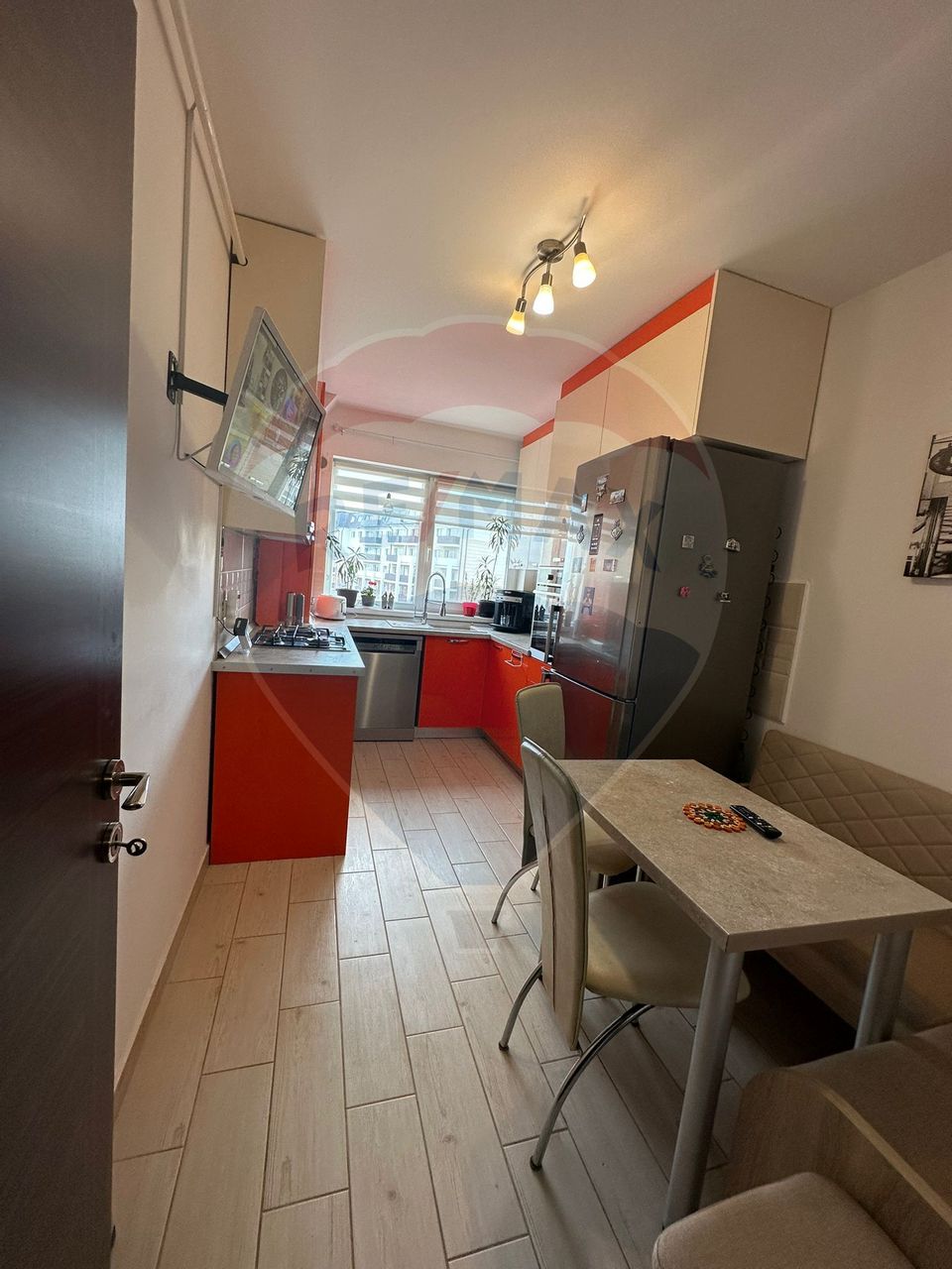 Apartament cu 3 camere de vânzare