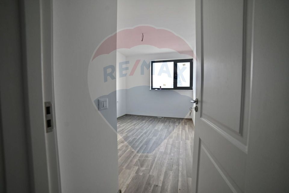 4 room Apartment for rent, Policlinica area