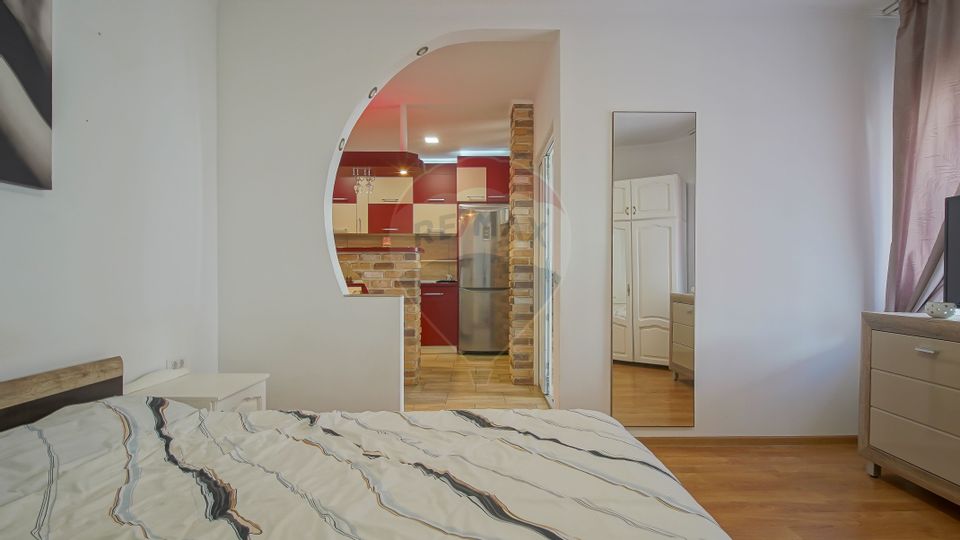 8 room House / Villa for sale, Aurel Vlaicu area