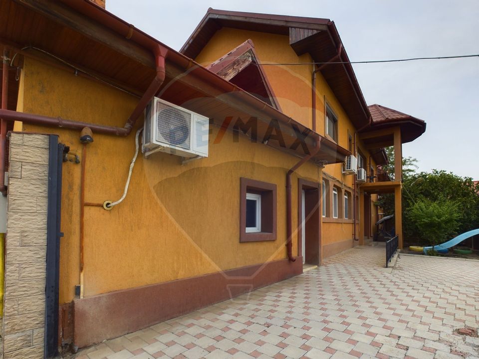 8 room House / Villa for sale