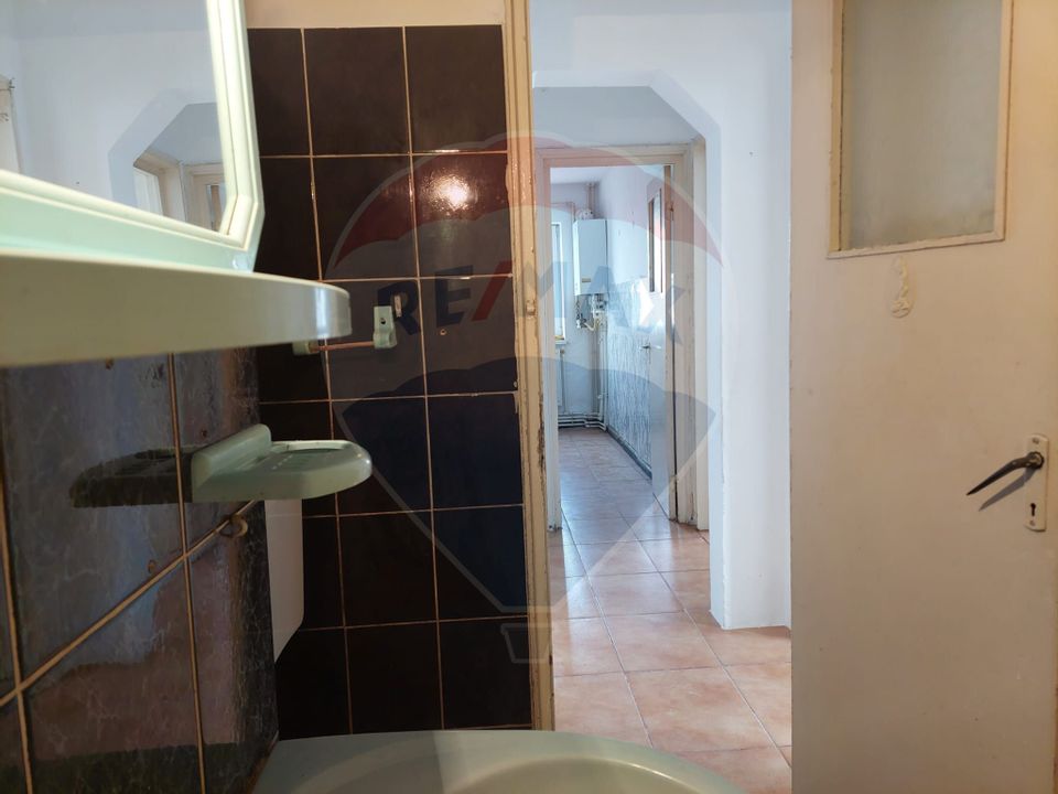 Apartament cu 3 camere decomandat de vanzare  in zona Narcisa-Bacau