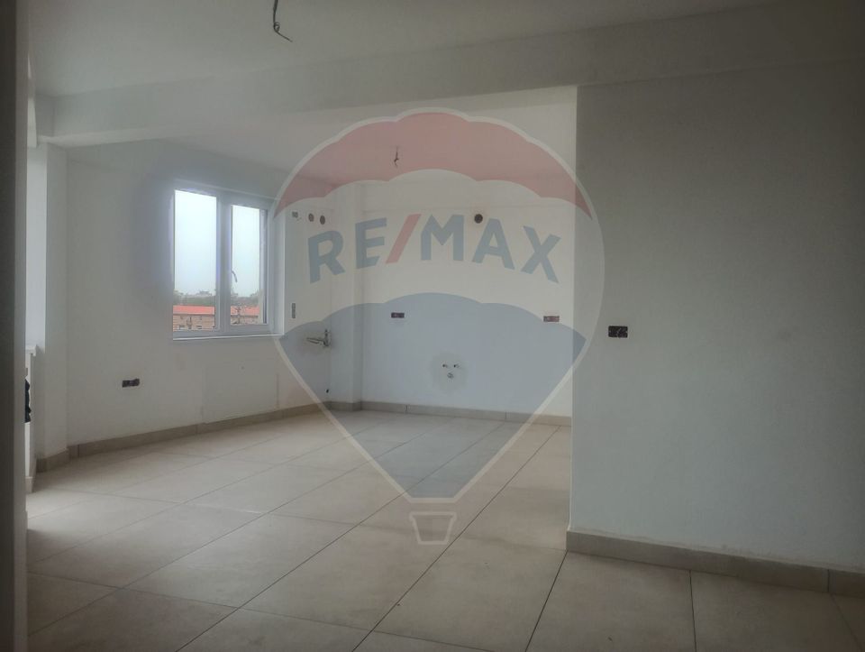 Apartament cu 3 camere de vânzare în zona Micalaca