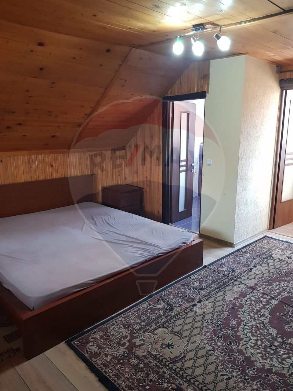 Casă cu curte acoperita de inchiriat, centrul vechi (BM)