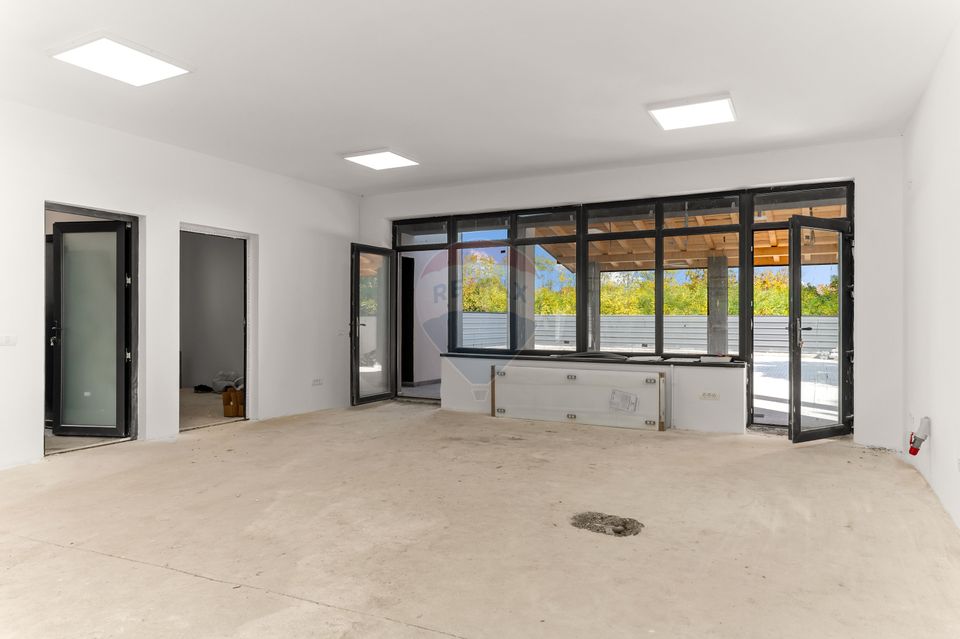 410sq.m Commercial Space for rent, Central area