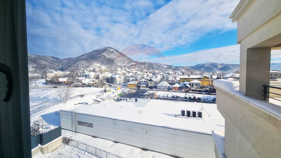 Apartament cu 3 camere tip PENTHOUSE de închiriat în zona PODUL VIILOR