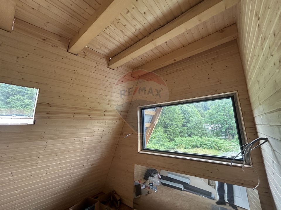 Cabană modernă tip A-frame de 312 m²  de vânzare în zona Firiza