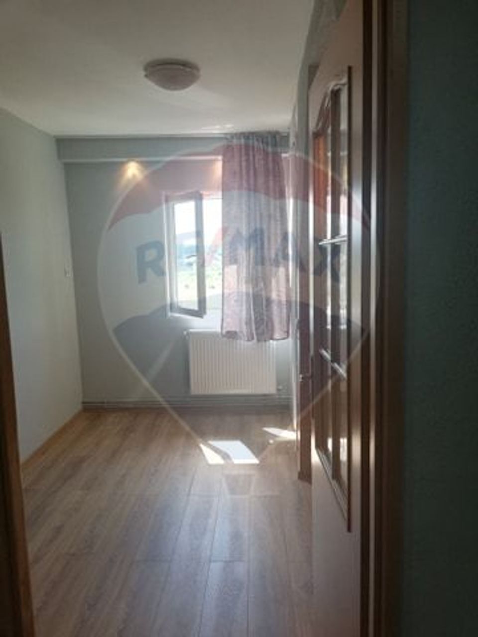 Apartament cu 3 camere de vânzare în zona Est