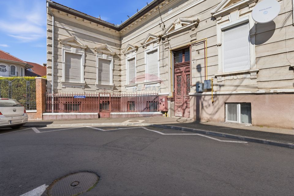 4 room Apartment for sale, Central area