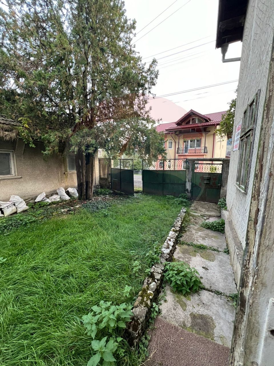 Teren cu Casa Bătranească 9512 Mp Campulung Moldovenesc Str. Bradului