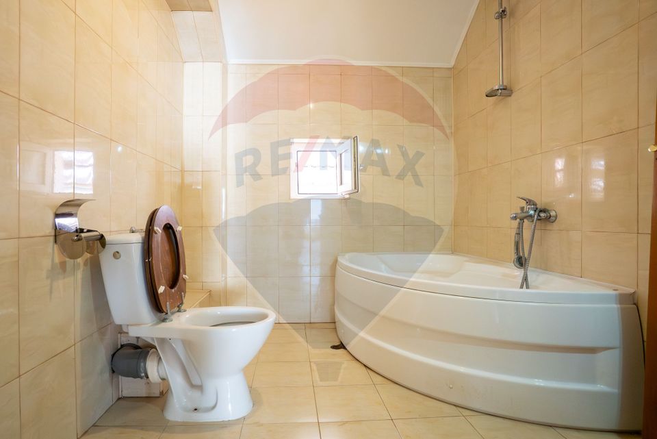 De vânzare Casă spațioasă cu teren 1.000 mp Beverly Hills, Sanmartin