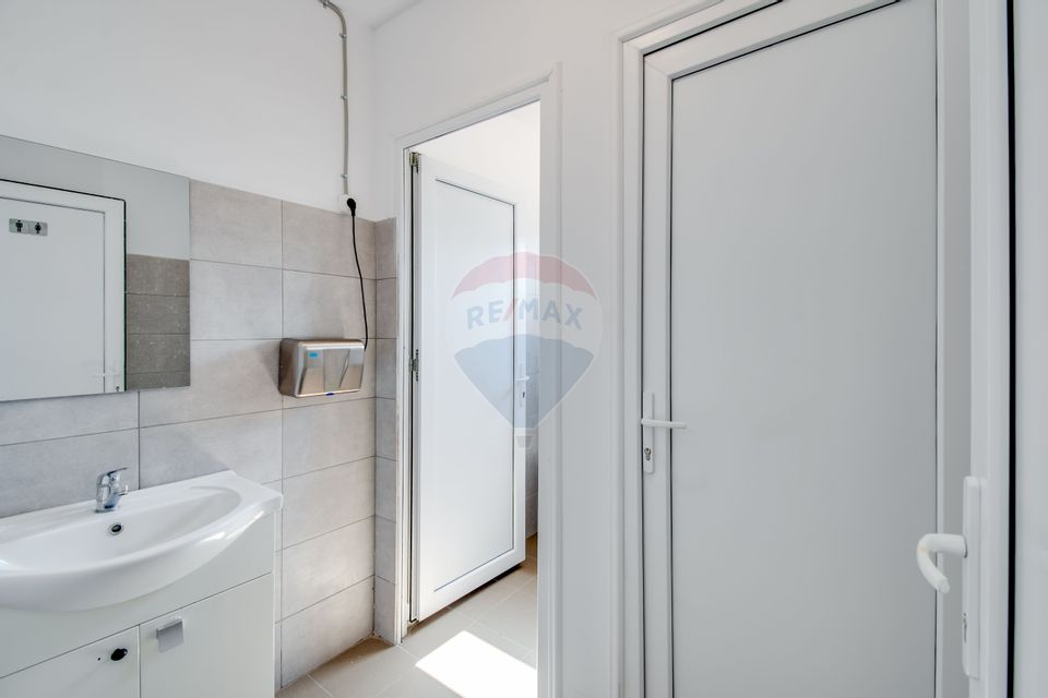 Hala de vanzare, 600 mp constructie, 7000 mp teren, Racari Dambovita