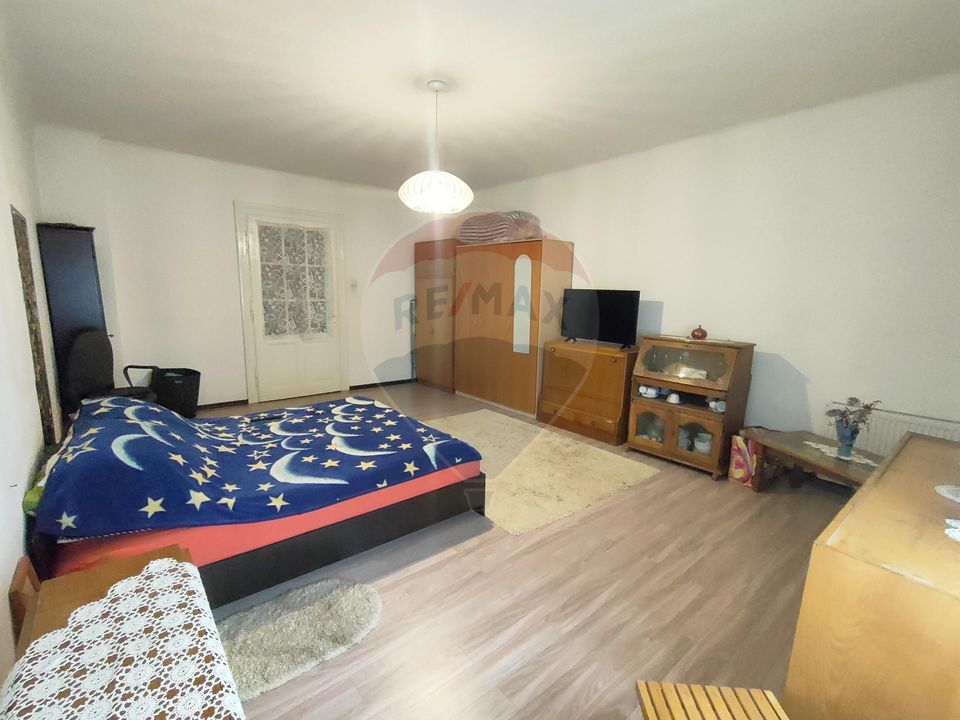 Apartament la casa de vanzare