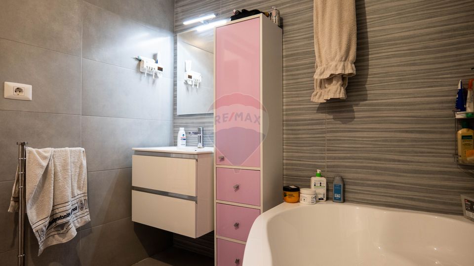 Vanzare apartament 3 camere, decomandat spatios si luminos, Dobroesti