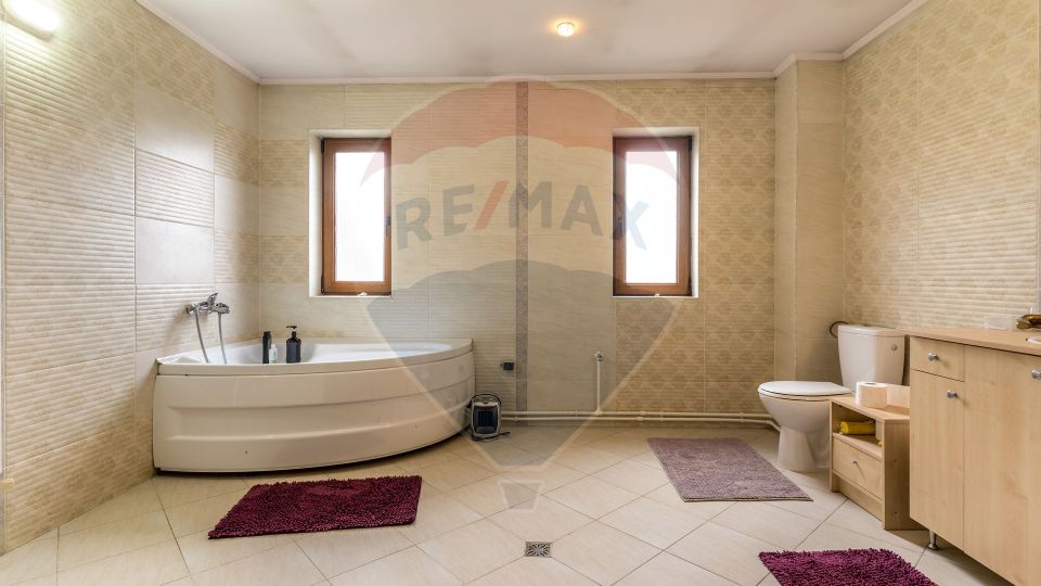 Casa cu 6 camere de vanzare, zona Centrala, Huedin