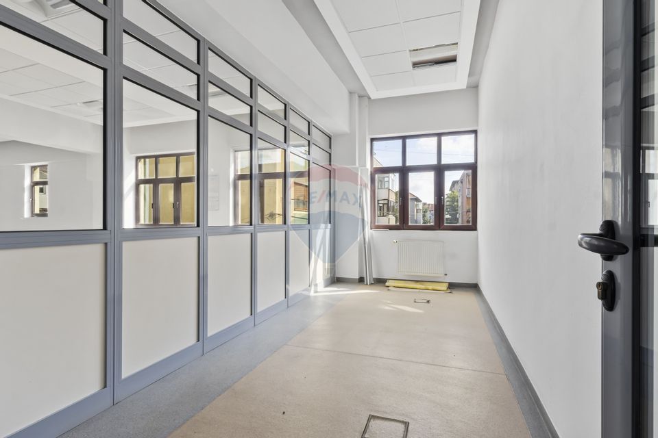 Cladire unica cu destinatii multiple de vanzare Ultracentral Arad