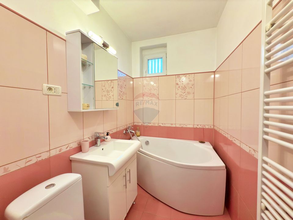 Apartament cu 3 camere de vânzare în zona Podgoria