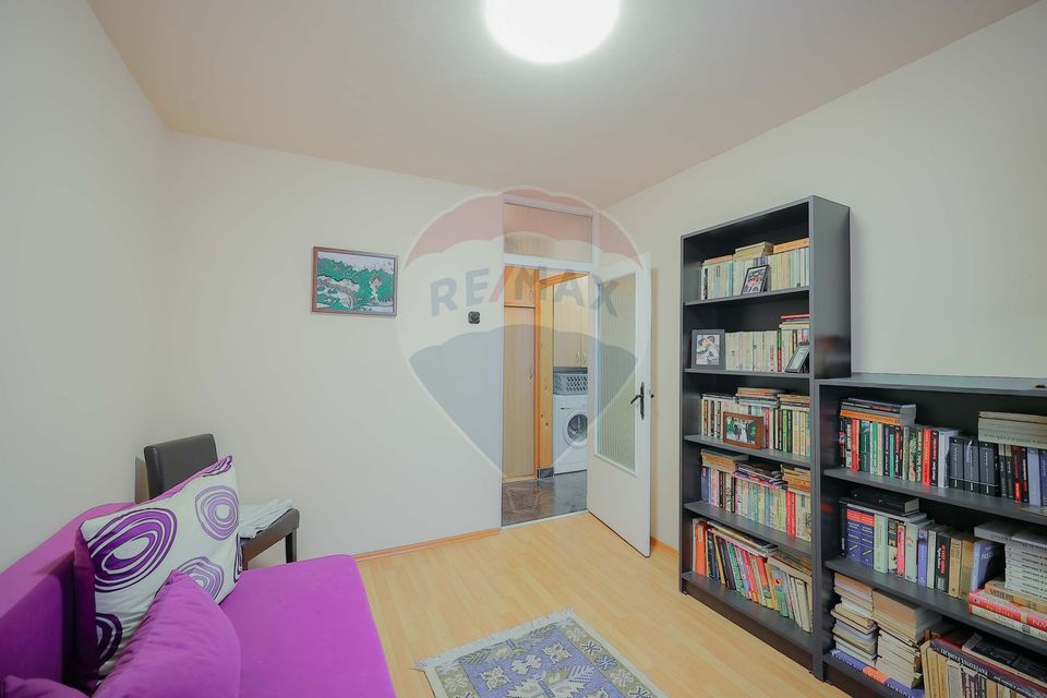 Apartament cu 3 camere de vânzare, în zona Dragoș Vodă