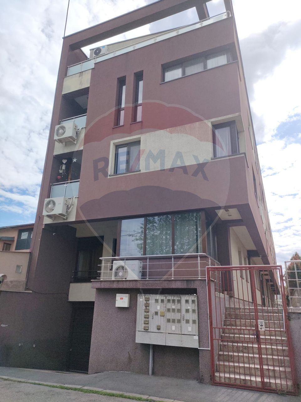 Apartament 3 camere Metrou Mihai Bravu cu terasa si loc de parcare