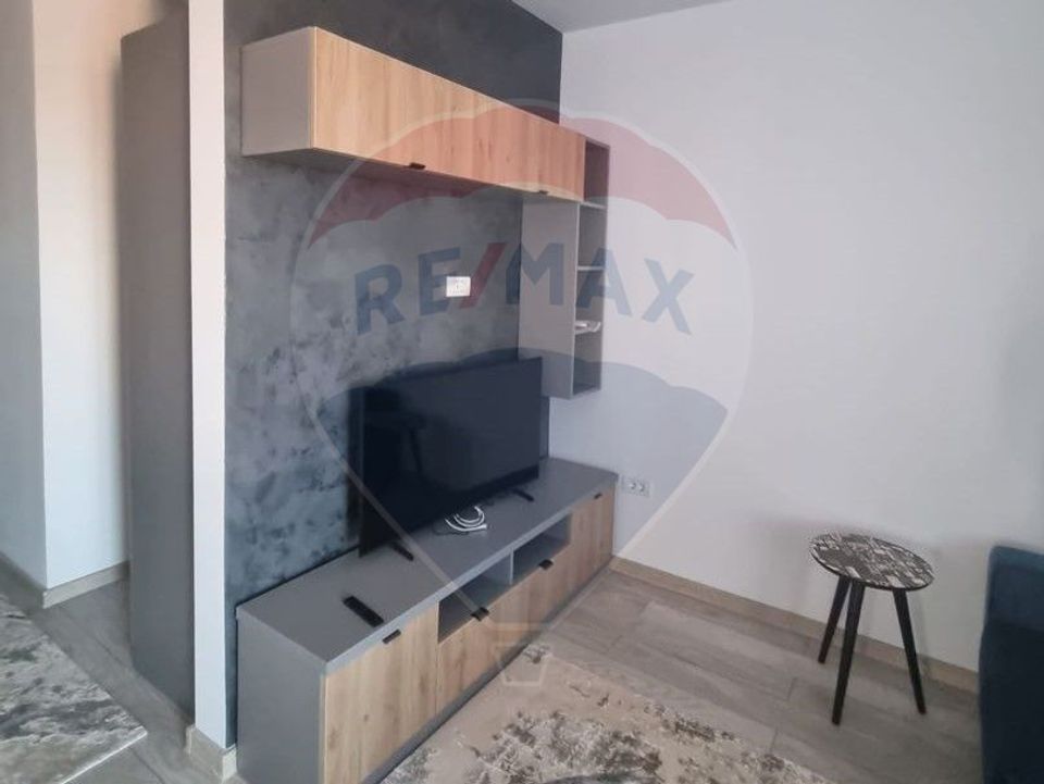 Apartament cu 3 camere de închiriat în zona Km 5