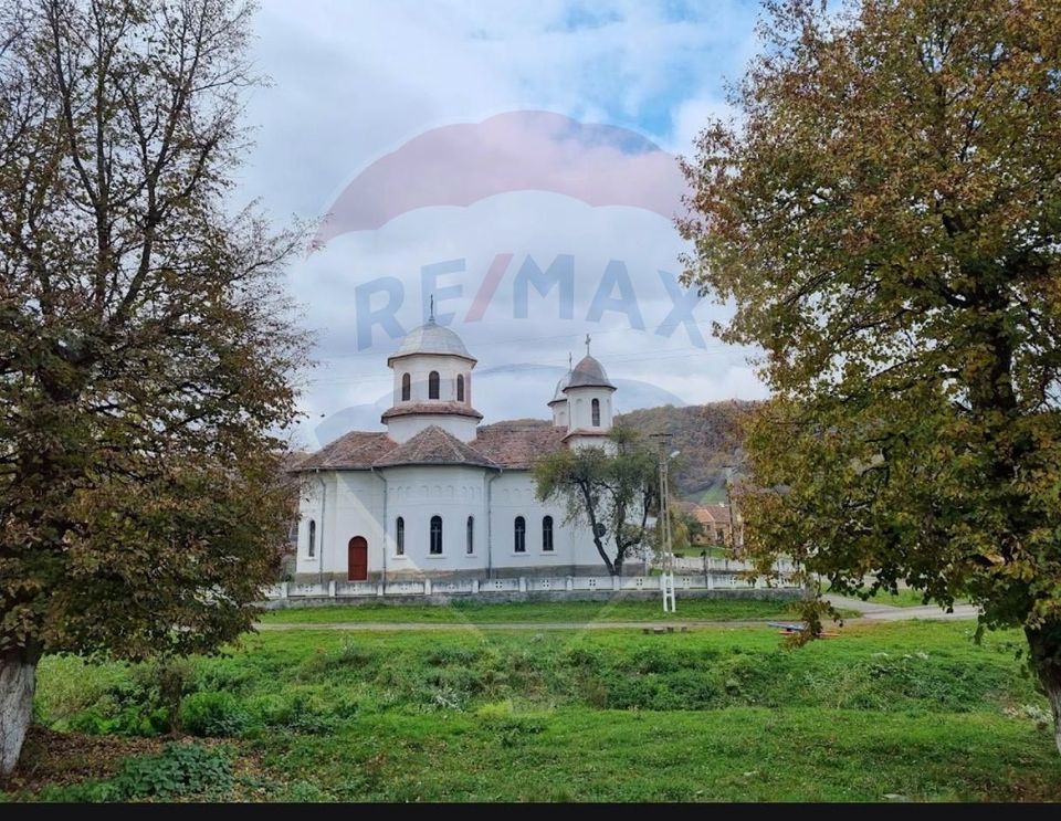 DE VANZARE Teren intr-un colț de Transilvanie autentică