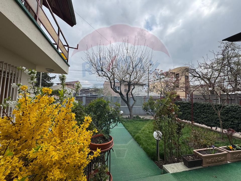 House / Villa with 6 rooms for sale in the area of 23 August (Catelul)
