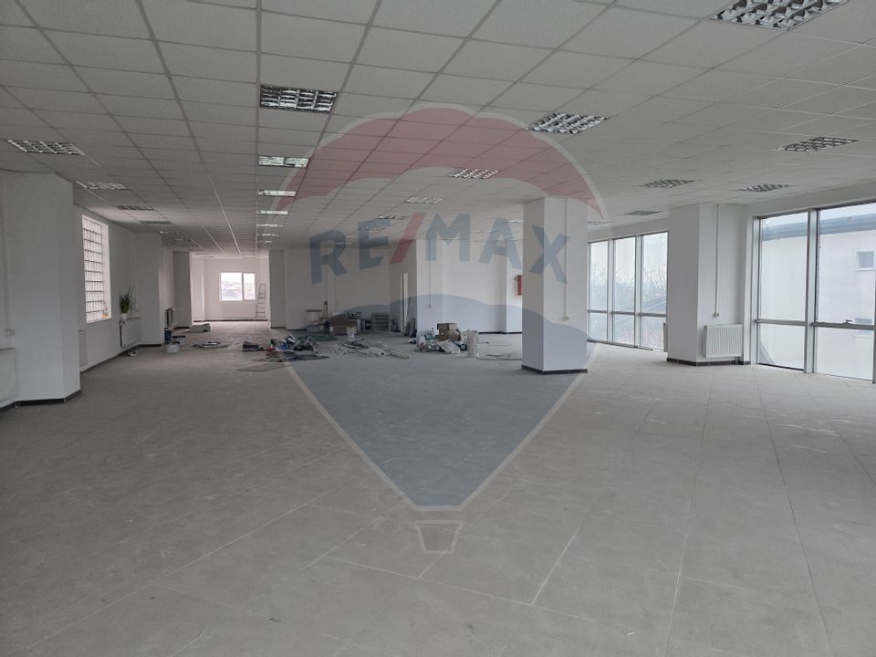 Vanzar spatii comerciale + birouri DN1 Otopeni stradal 2246 mp