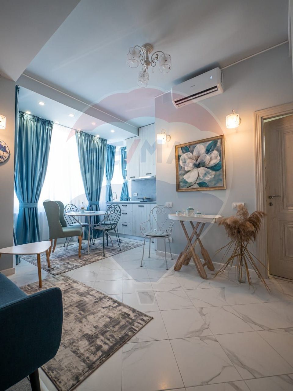 Casă / Vilă cu 5 camere de vânzare în zona Central