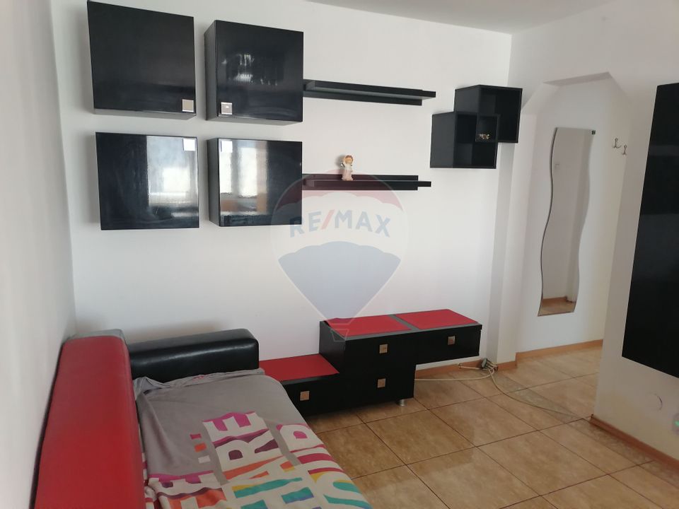 Apartament cu 3 camere de închiriat în zona Milcov