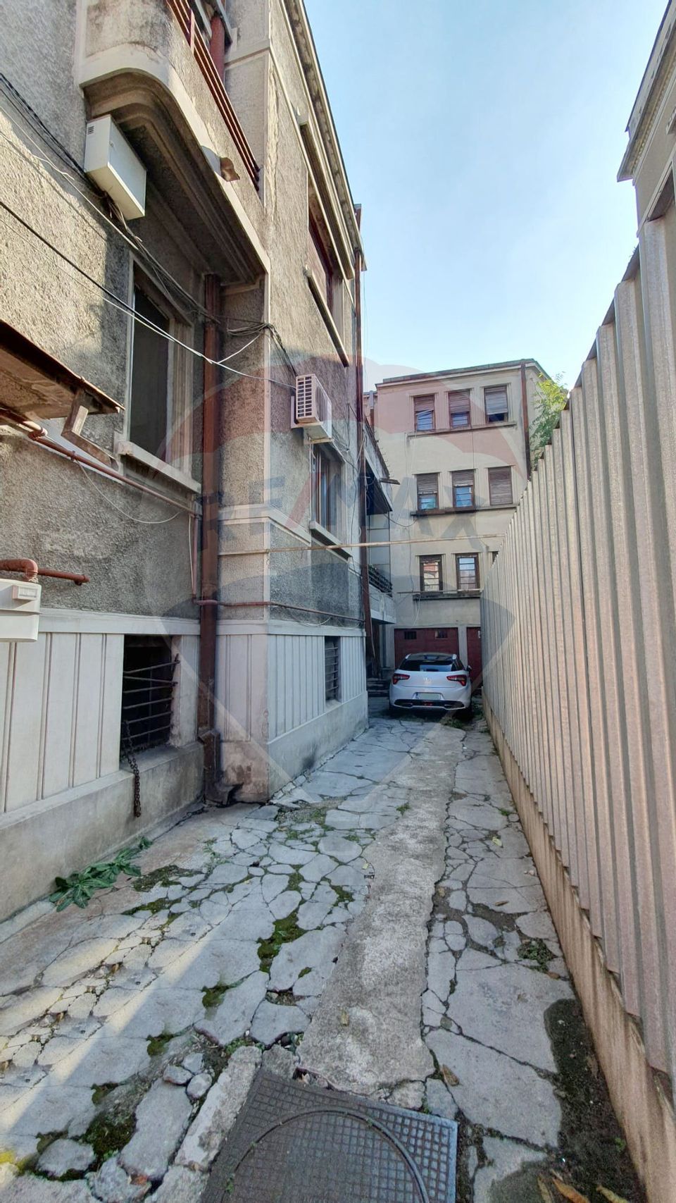 Apartament cu 4 camere de vânzare în zona Unirii