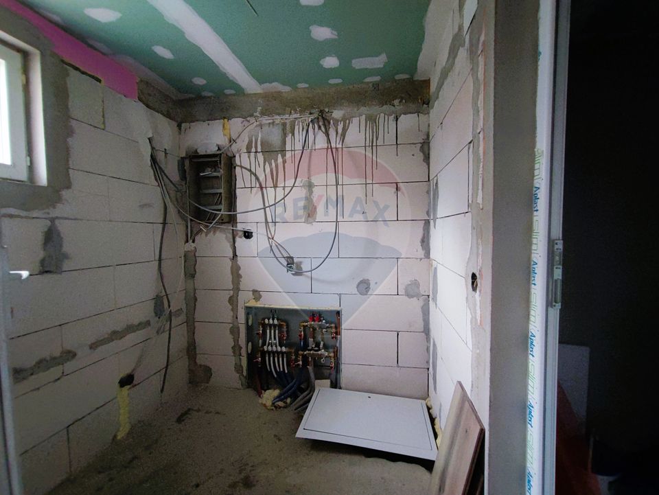 Casă / Vilă cu 3 camere de vânzare în zona Sud