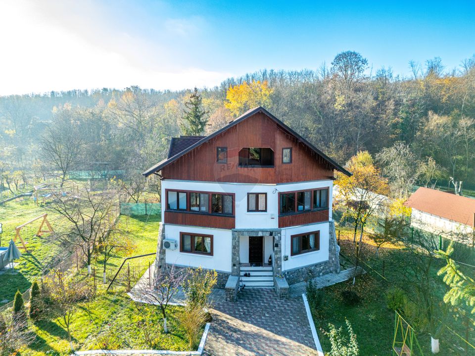 Casă 5 camere + demisol, teren 1560 mp / Filipestii de Padure