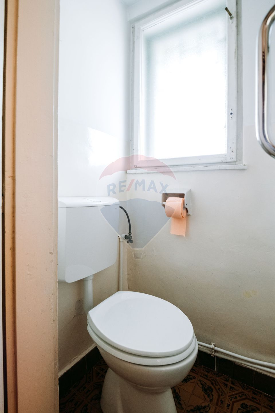 Apartament spațios cu grădină proprie într-o vilă interbelică renovată