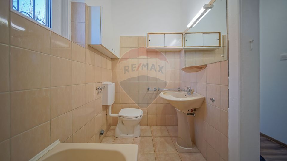 REZERVATA! Vilă individuală cu terasă, curte și două garaje