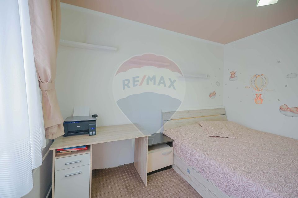 Apartament cu 3 camere de vânzare în zona Dacia