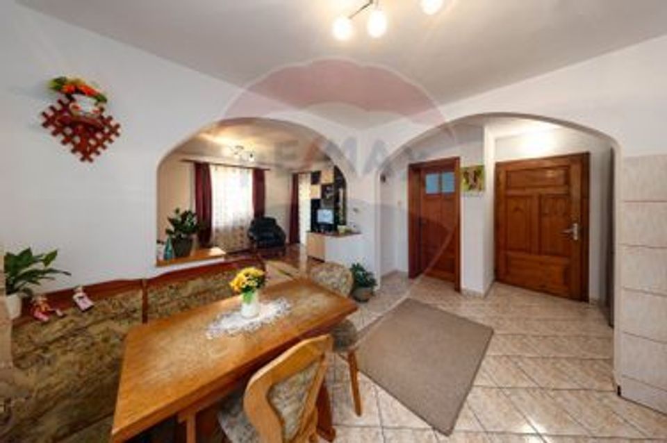 8 room House / Villa for sale, Central area