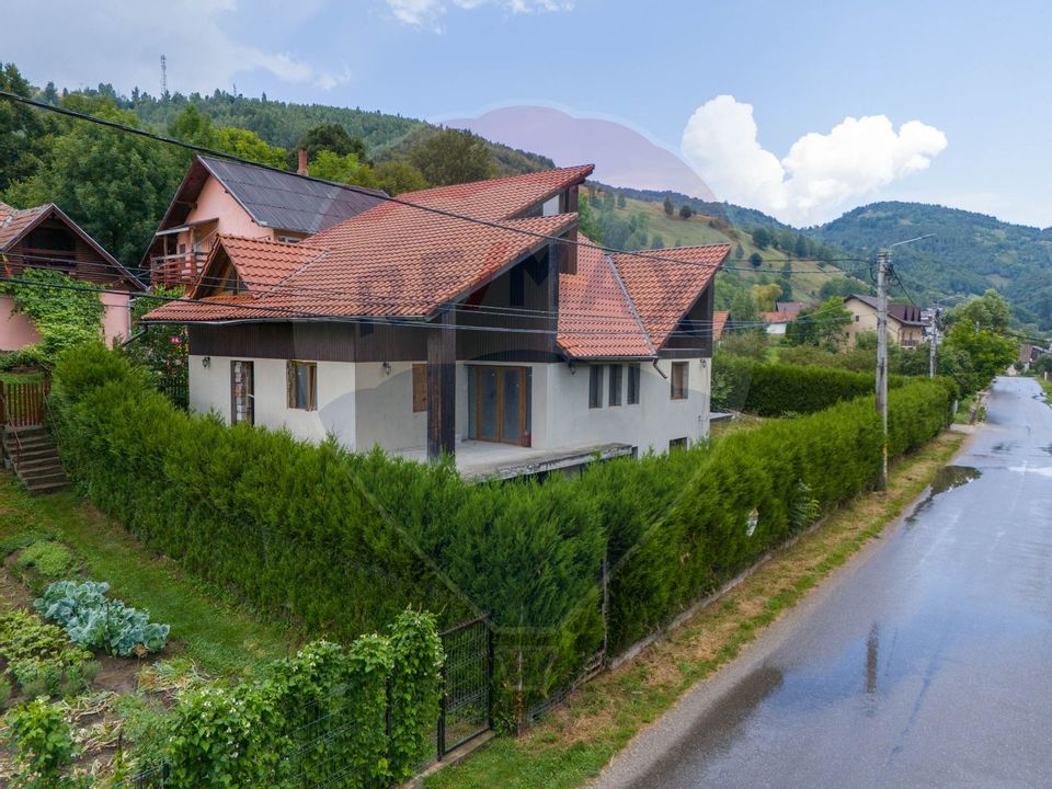 8 room House / Villa for sale