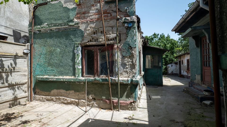 Vanzare casa demolabila si teren in Pantelimon, 150 m de Primarie