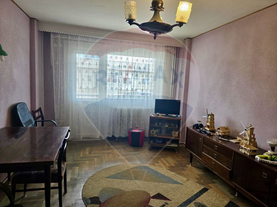 Apartament cu 3 camere decomandat de vânzare, zona Orizont