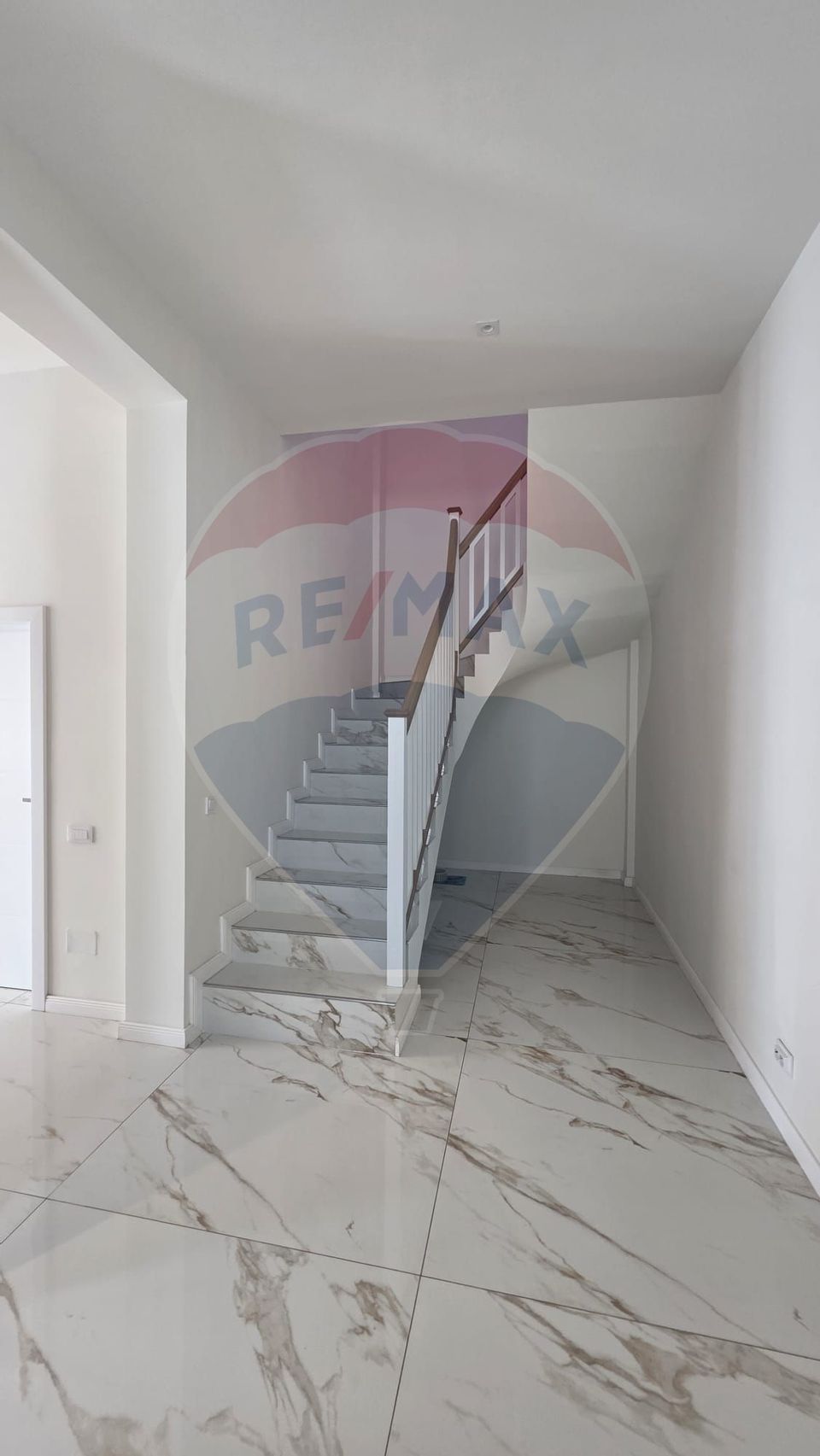 5 room House / Villa for sale, Central area