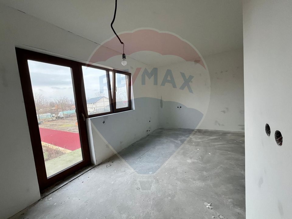 Investitie/Vanzare-  Vilă cu 5 camere la 45 minute de Bucuresti