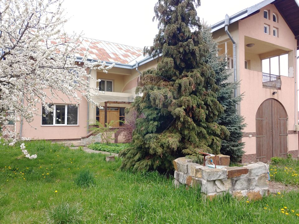 8 room House / Villa for sale