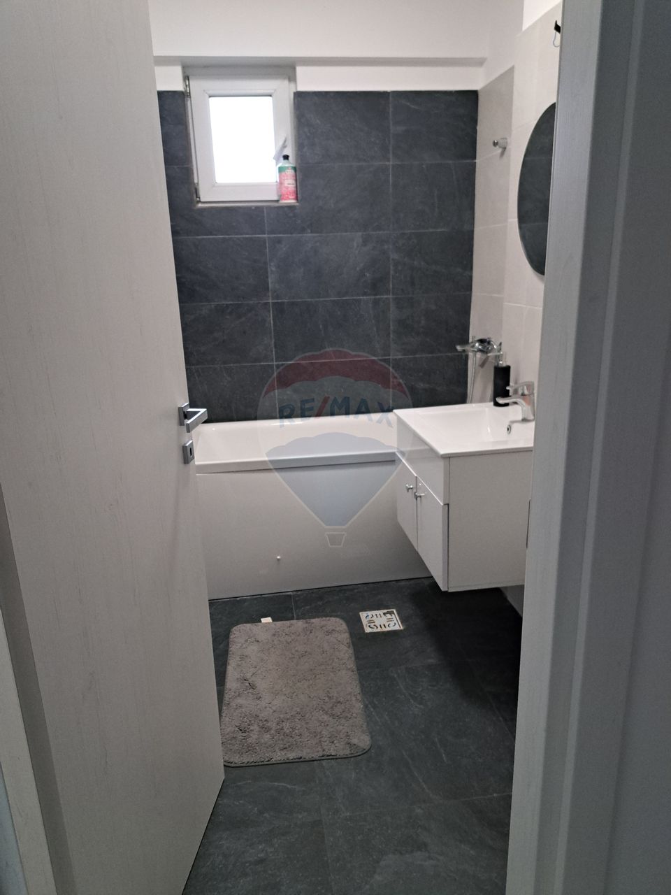2 camere de închiriat, bloc nou