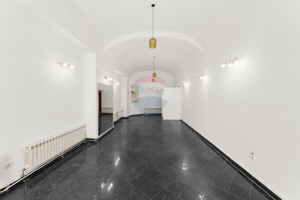 80sq.m Commercial Space for rent, Central area